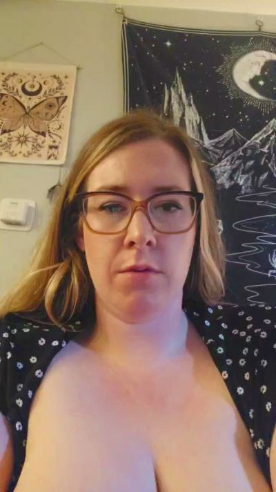 BelleofHell live cam on Cam4