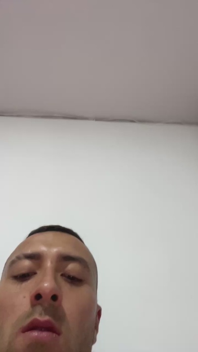 Bellohot1525 live cam on Cam4