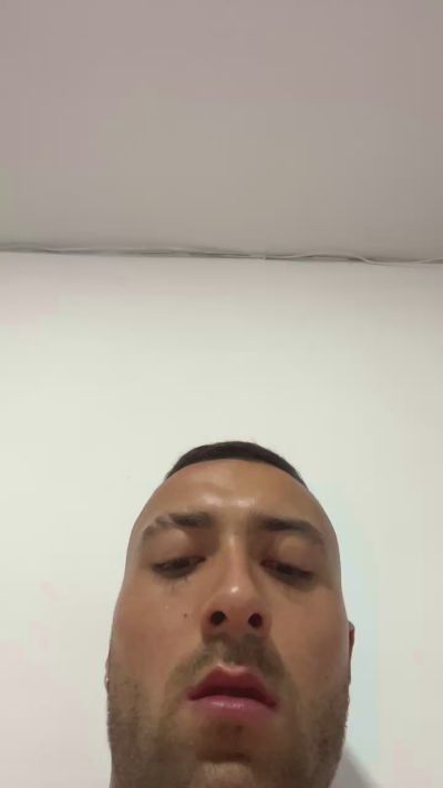 Bellohot1525 live cam on Cam4