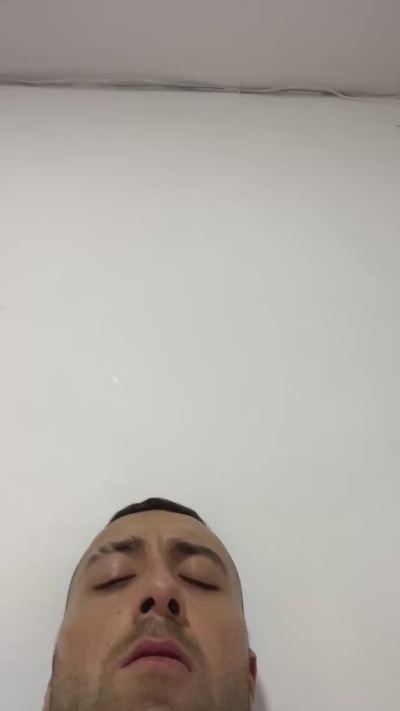 Bellohot1525 live cam on Cam4