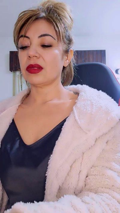 Belu_milf live cam on Cam4