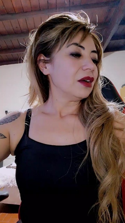 Belu_milf live cam on Cam4
