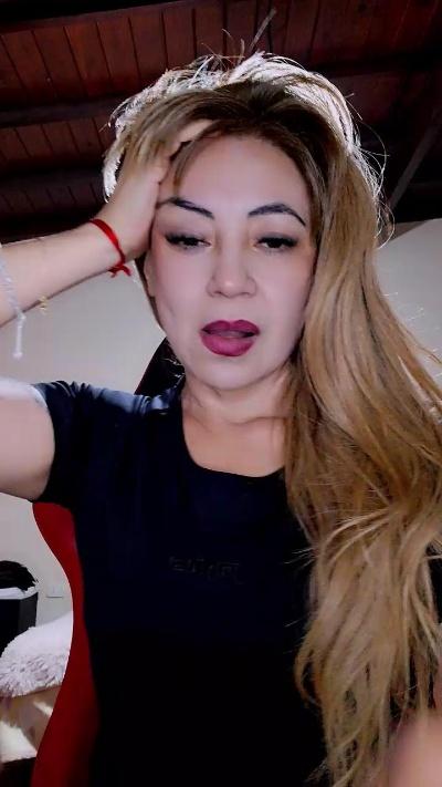 Belu_milf live cam on Cam4