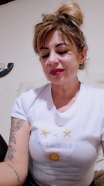 Belu_milf live cam on Cam4