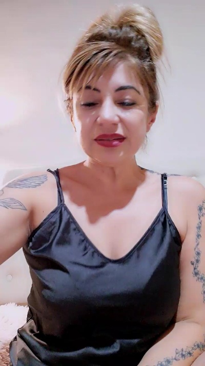Belu_milf live cam on Cam4