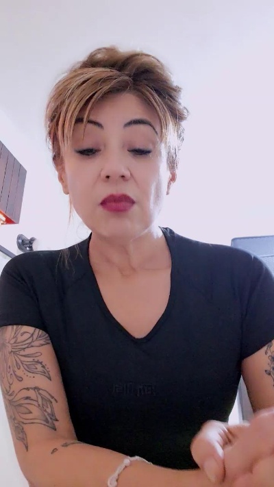 Belu_milf live cam on Cam4