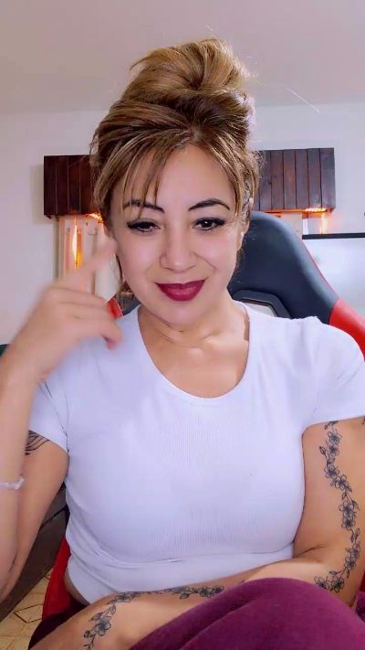 Belu_milf live cam on Cam4