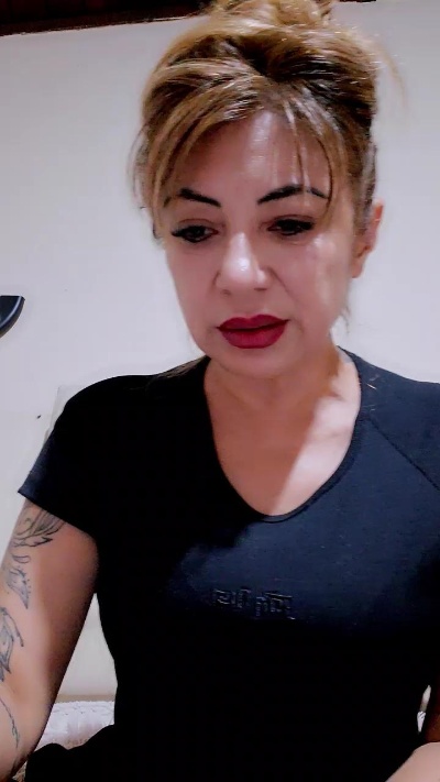 Belu_milf live cam on Cam4