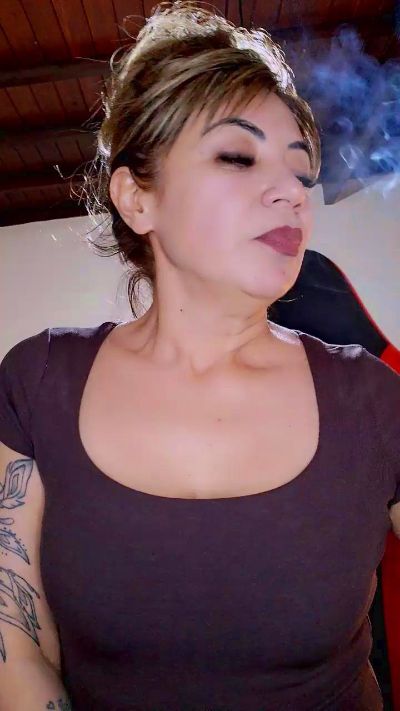 Belu_milf live cam on Cam4