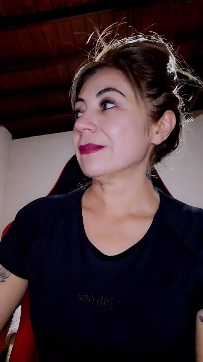 Belu_milf live cam on Cam4
