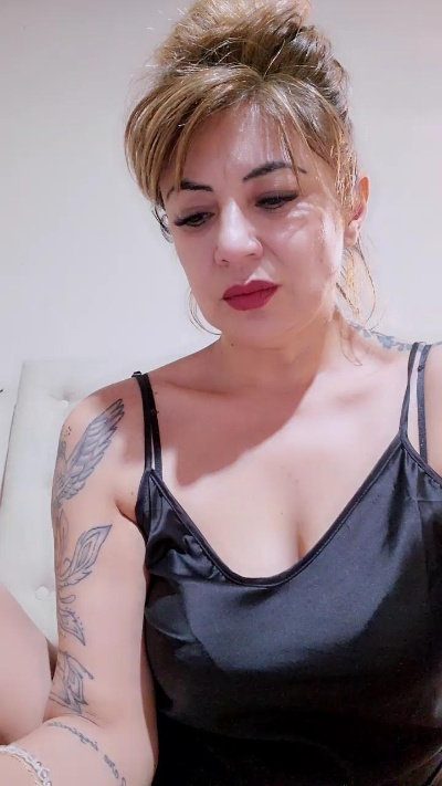 Belu_milf live cam on Cam4