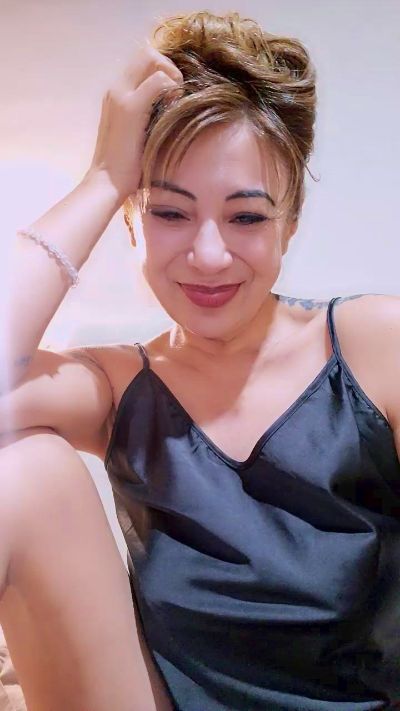 Belu_milf live cam on Cam4