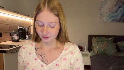 BenitaDoubet live cam on Cam4