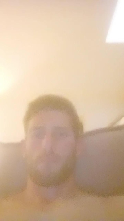 Benitoushow live cam on Cam4