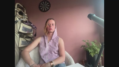BettyGlow live cam on Cam4