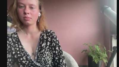 BettyGlow live cam on Cam4