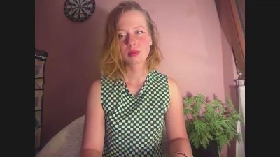 BettyGlow live cam on Cam4