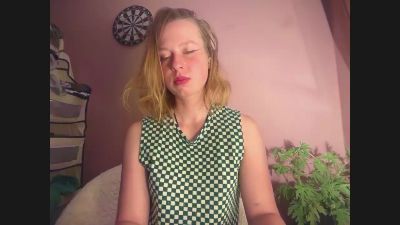 BettyGlow live cam on Cam4