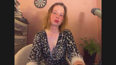 BettyGlow live cam on Cam4