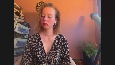 BettyGlow live cam on Cam4
