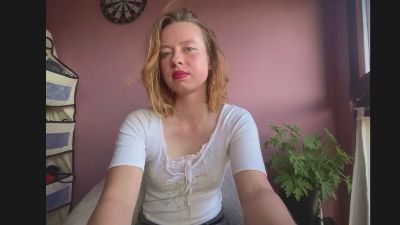 BettyGlow live cam on Cam4