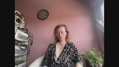 BettyGlow live cam on Cam4