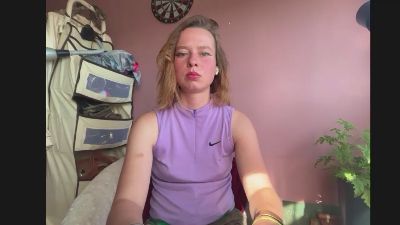 BettyGlow live cam on Cam4