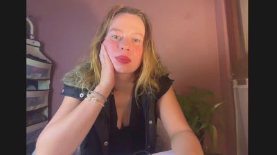 BettyGlow live cam on Cam4