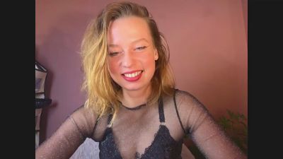 BettyGlow live cam on Cam4
