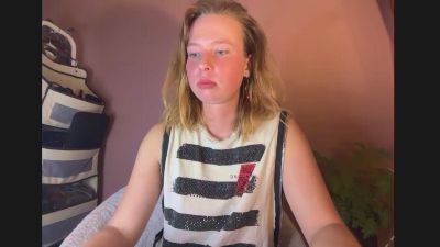 BettyGlow live cam on Cam4
