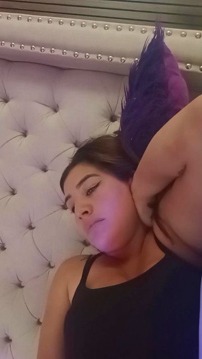 Bianca_milks live cam on Cam4
