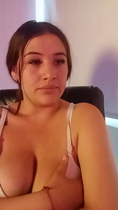 Bianca_milks live cam on Cam4
