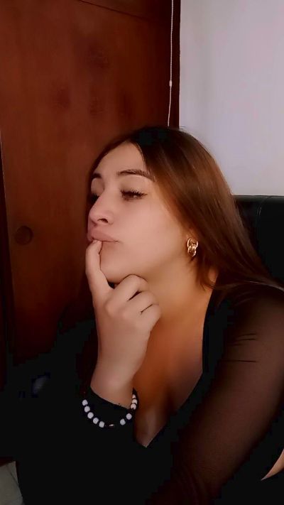 Bianca_milks live cam on Cam4