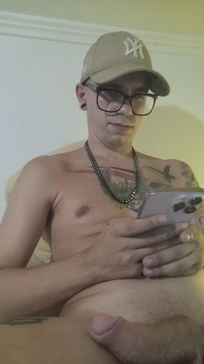 Big20cmfelipe live cam on Cam4