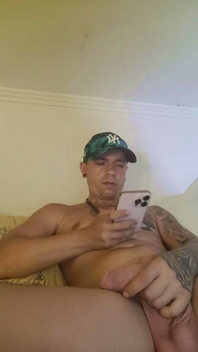Big20cmfelipe live cam on Cam4