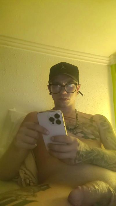 Big20cmfelipe live cam on Cam4