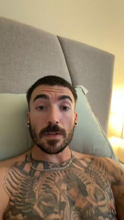 BigDickJohnny25 live cam on Cam4