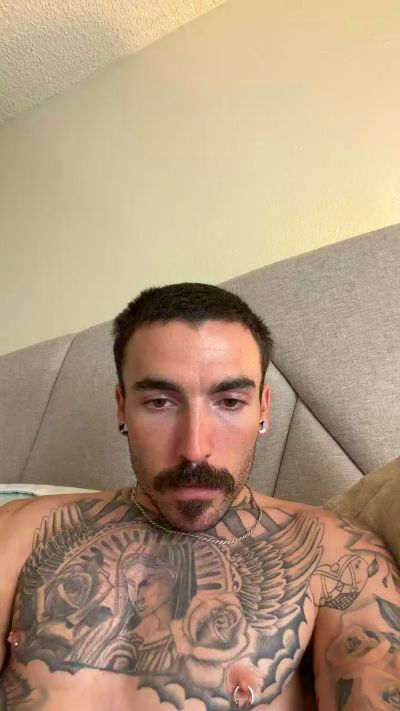 BigDickJohnny25 live cam on Cam4