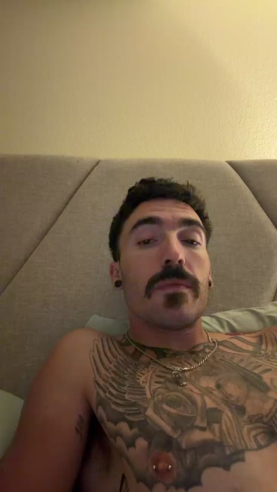 BigDickJohnny25 live cam on Cam4