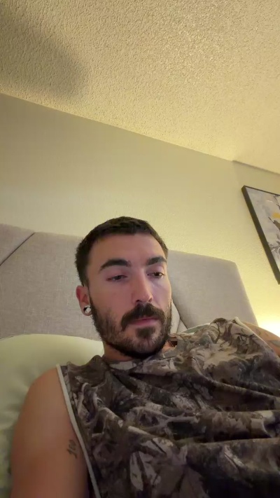 BigDickJohnny25 live cam on Cam4