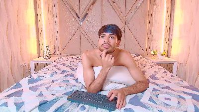 Big_Aless live cam on Cam4