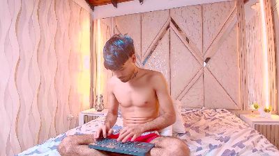 Big_Aless live cam on Cam4