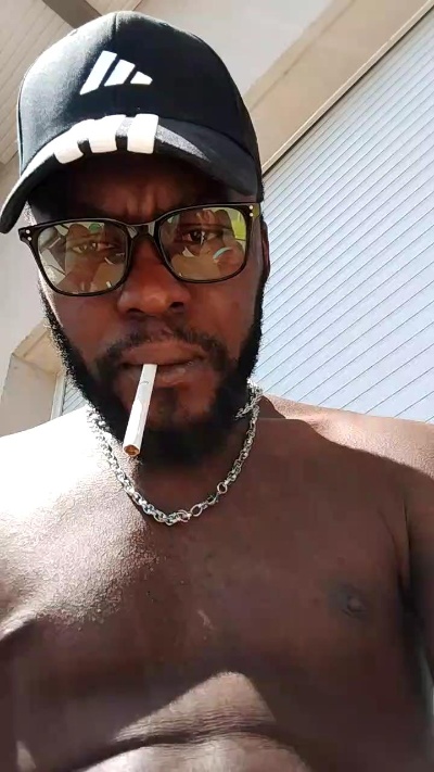 Bigblackfrenck live cam on Cam4