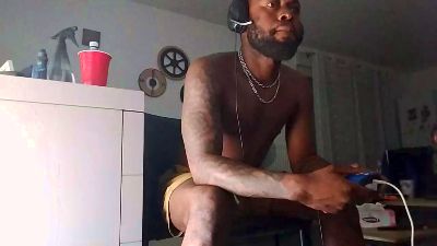 Bigblackfrenck live cam on Cam4