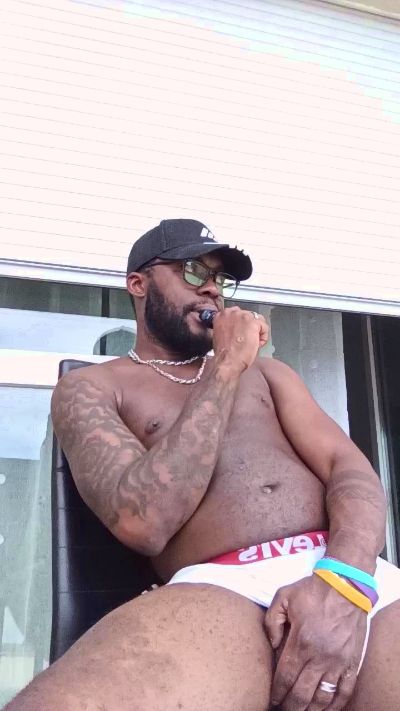 Bigblackfrenck live cam on Cam4