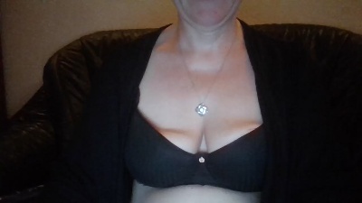 Bigboobtiffy live cam on Cam4