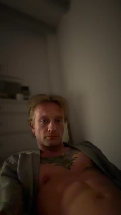 Bigdjan96 live cam on Cam4