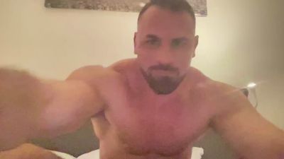 Bigmuscles live cam on Cam4