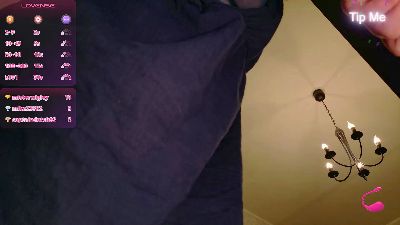 Bigtitsbaby90 live cam on Cam4