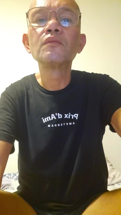 Bigzen72 live cam on Cam4